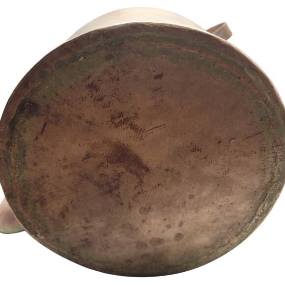 1700s Antique Copper Kettle with Bronze Closure Handle and Dovetails - Picture 9 of 10